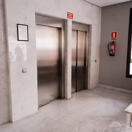 Apartment Close To Airport, Ifema Madrid Exteriör bild