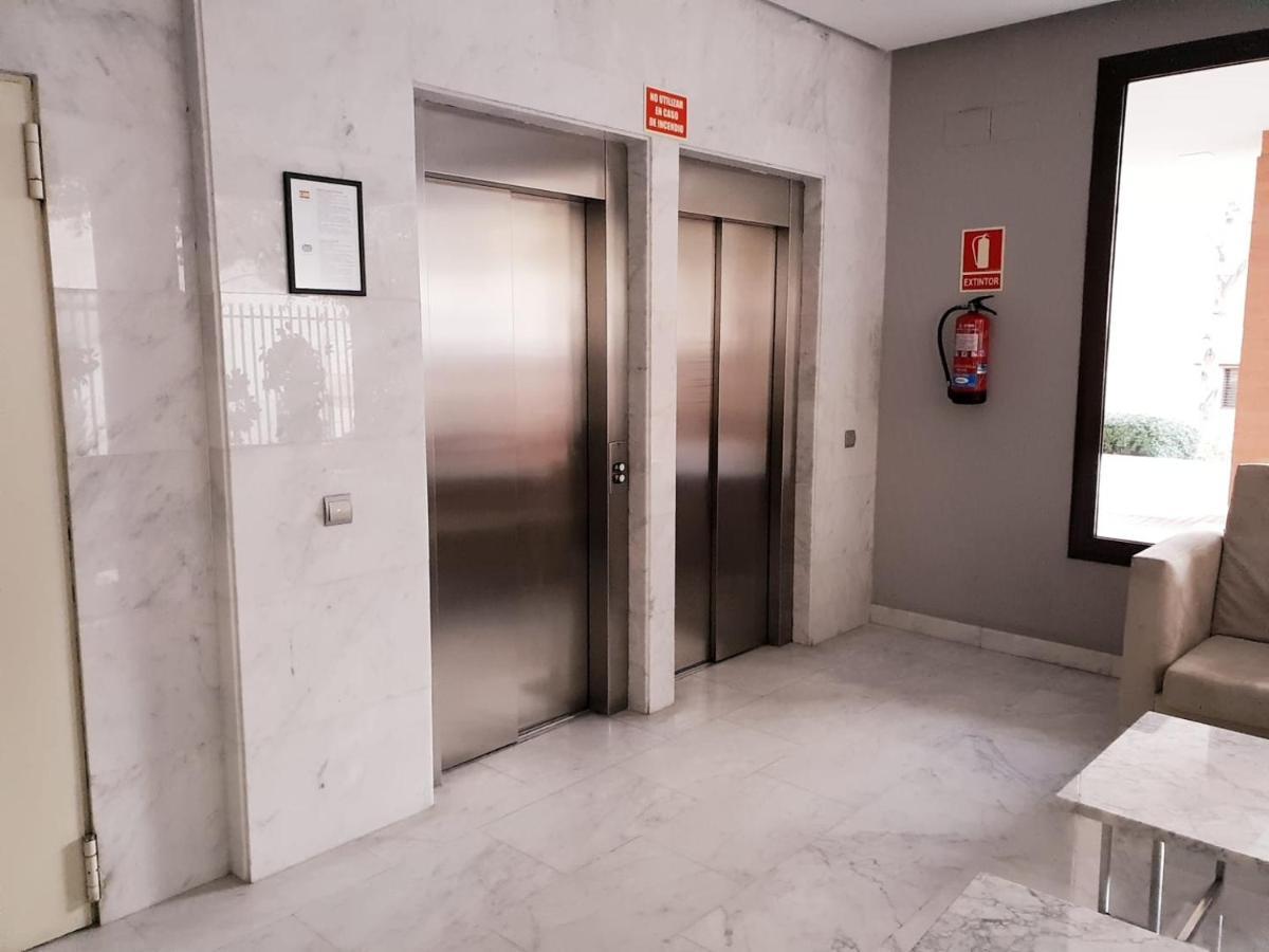 Apartment Close To Airport, Ifema Madrid Exteriör bild